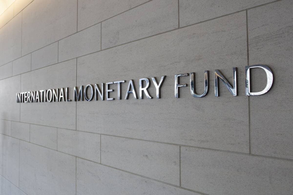 Khawatir Inflasi, IMF Sarankan Bank Sentral Tidak Turunkan Suku Bunga