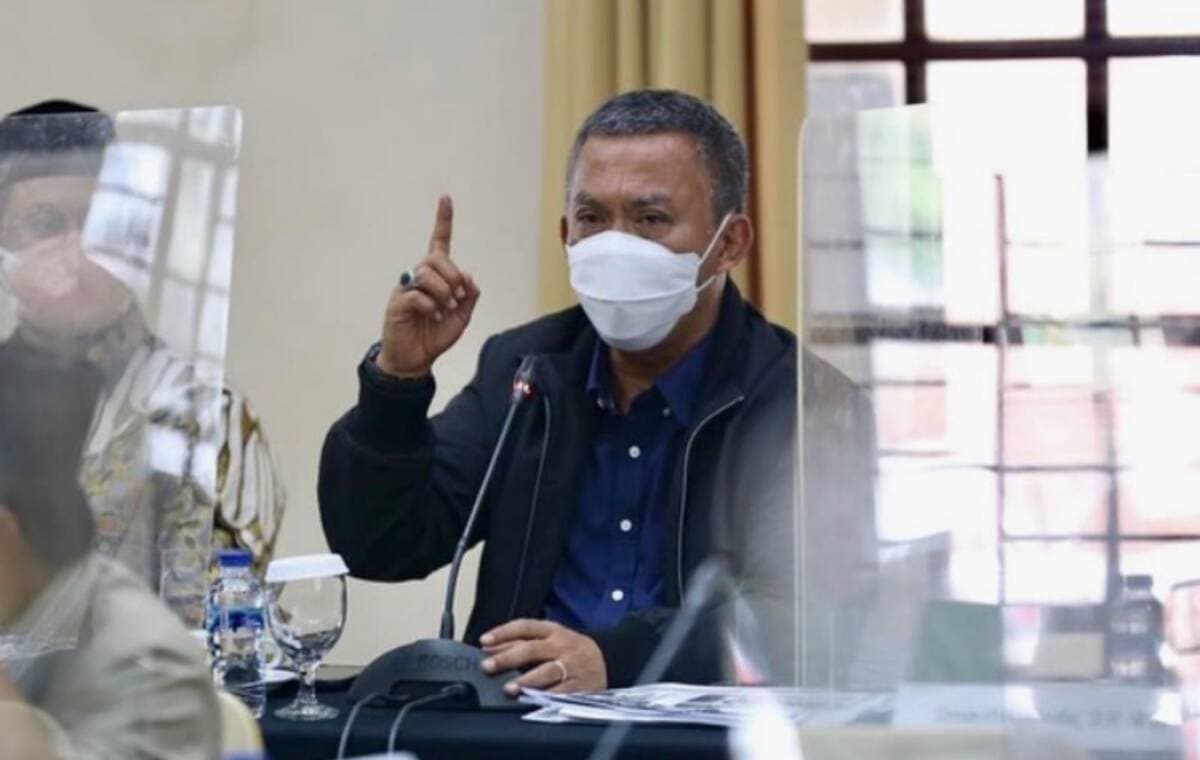 Prasetyo Sedang Bermain dengan Cucu, Kok Diisukan Rumahnya Digeledah KPK!