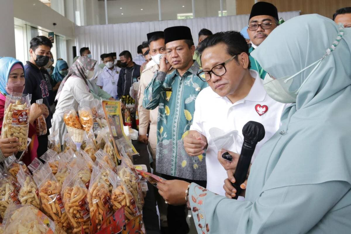 Muhaimin Tinjau Pameran 7100 Produk UMKM Bandung