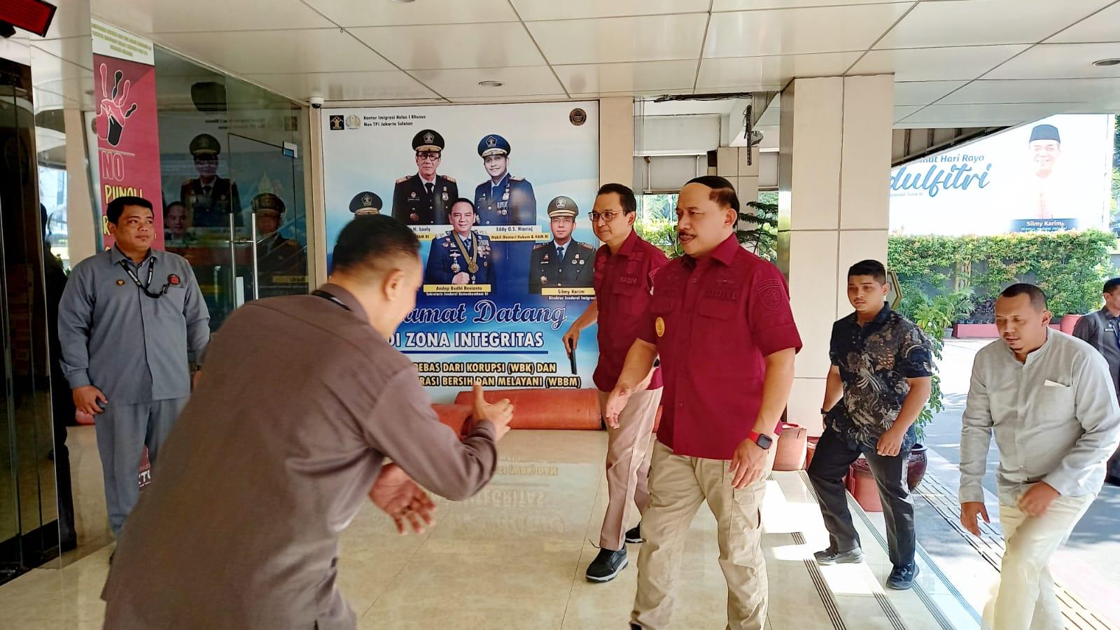 Kakanwil Sidak Kesiapsiagaan Petugas Imigrasi Jakarta Selatan Dimasa Libur Idul Fitri