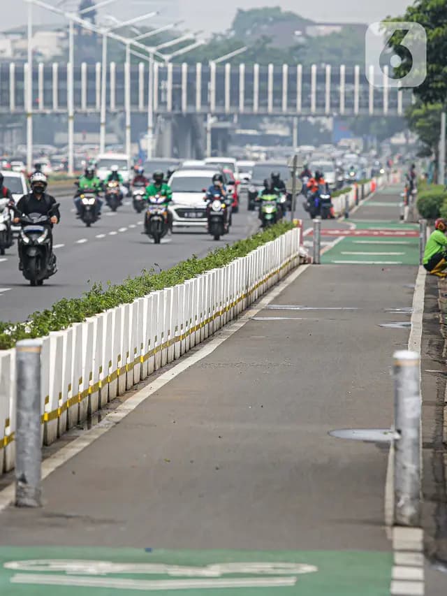 Jalur Sepeda di Jakarta Mengganggu dan Tak Kurangi Kemacetan