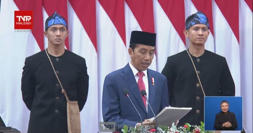 Jokowi Pasang Bilah Pertama Garuda di Kantor Presiden IKN