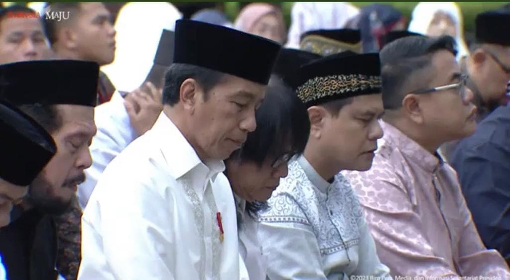 Jokowi dan Ketua MK Anwar Usman Salat Iduladha di Istana Kepresidenan Yogyakarta