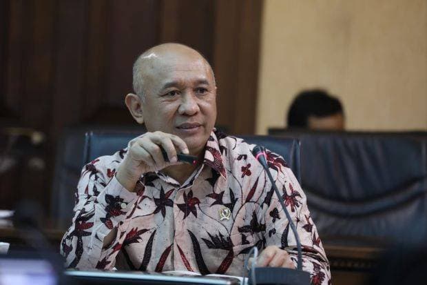 Menkop Teten Tegur Instagram, Minta Penjual Baju Bekas Impor Diberantas