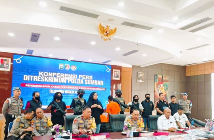 Ungkap Sindikat Perampok Toko Emas Bersenjata Api