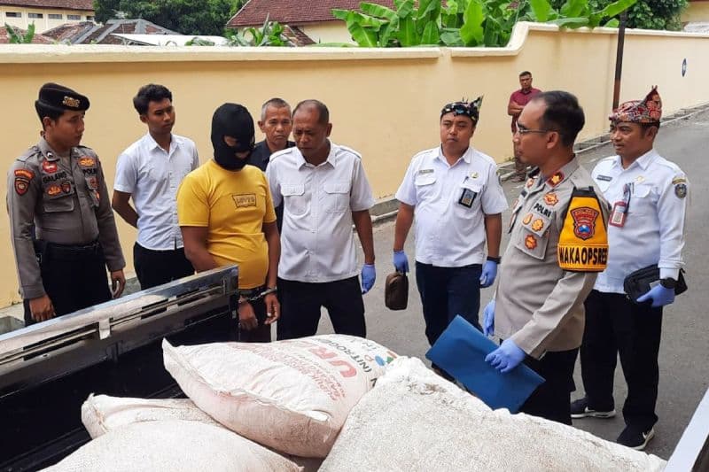 Pelaku Penyelundupan Pupuk Bersubsidi Diamankan Polisi