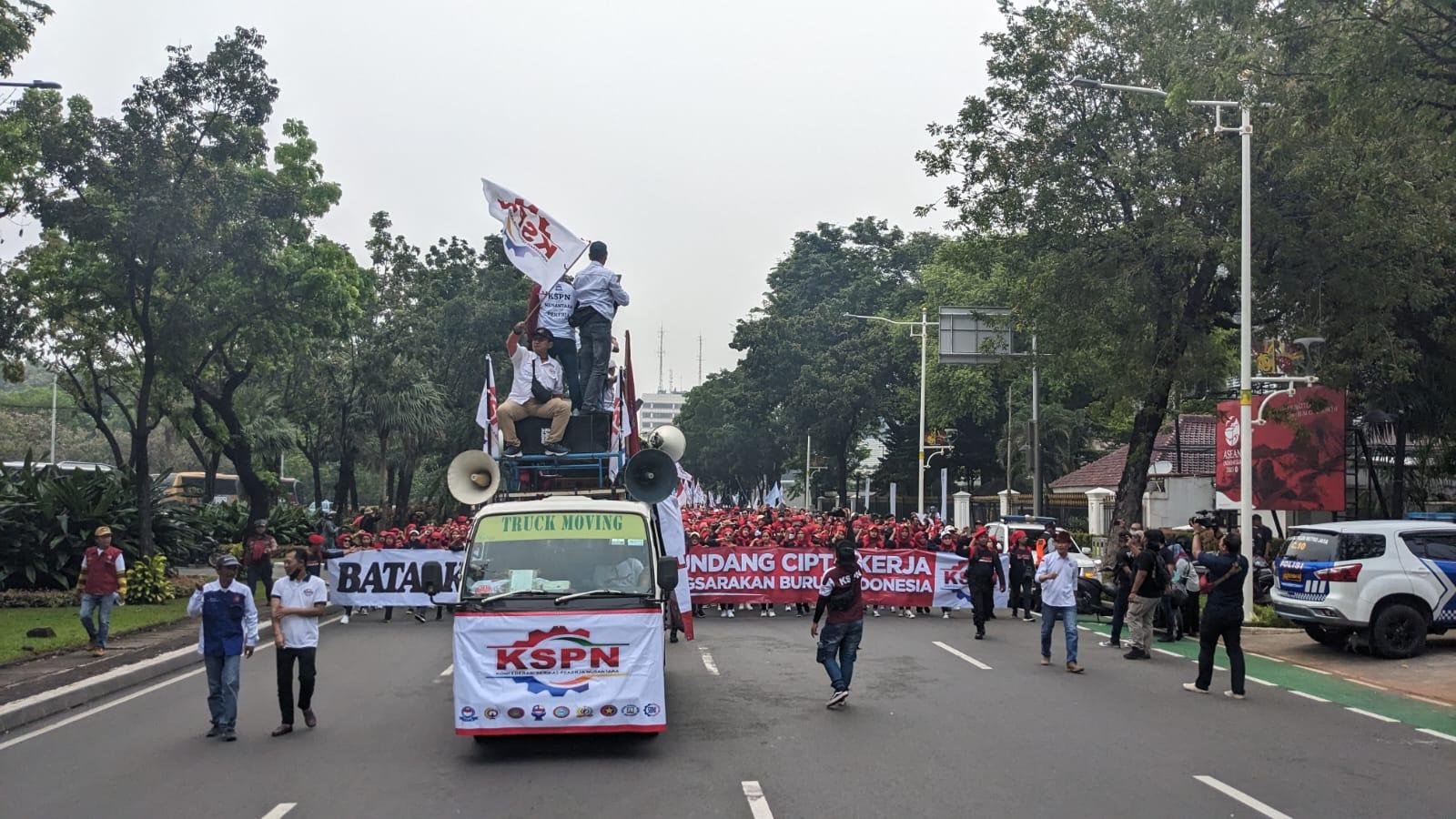 Buruh Tuntut Cabut UU Cipta Kerja