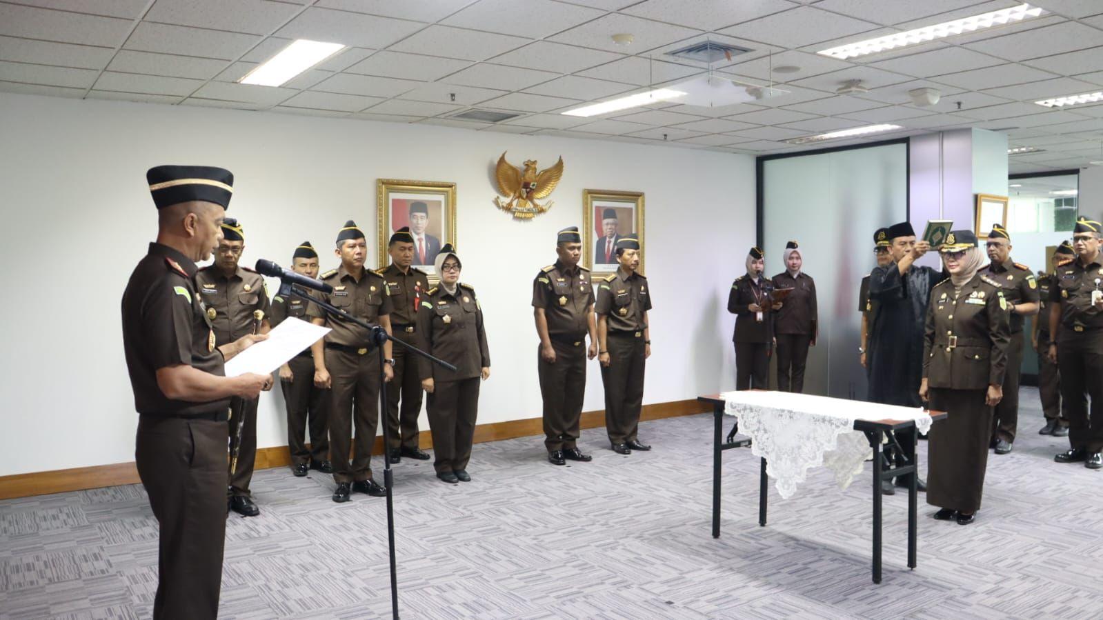 Kajati DKI Jakarta Lantik Kolonel Ainur Rochmaini Sebagai Asisten Pidana Militer