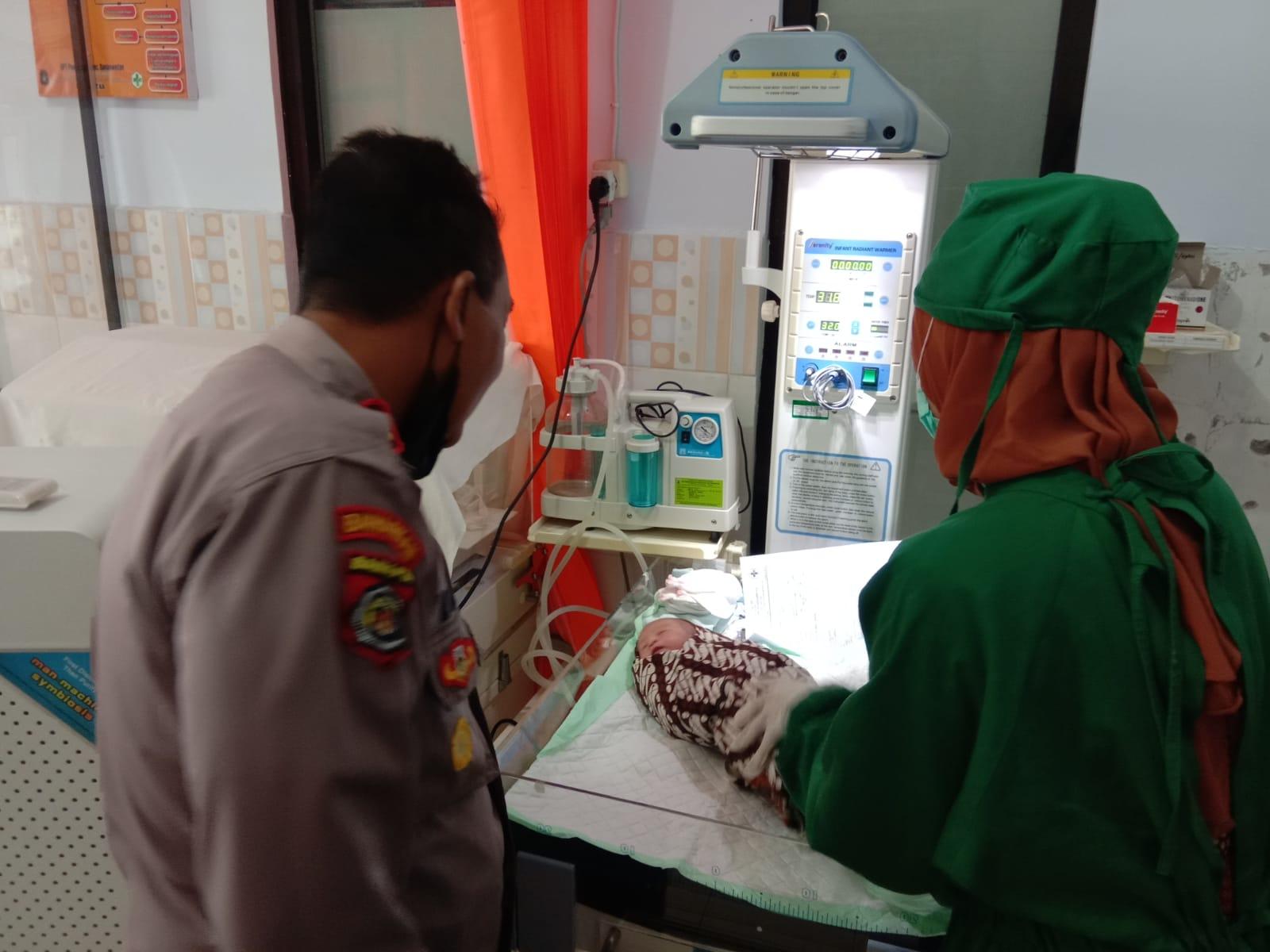 Warga Sananwetan Dihebohkan Penemuan Bayi Dibungkus Kain Jarik 