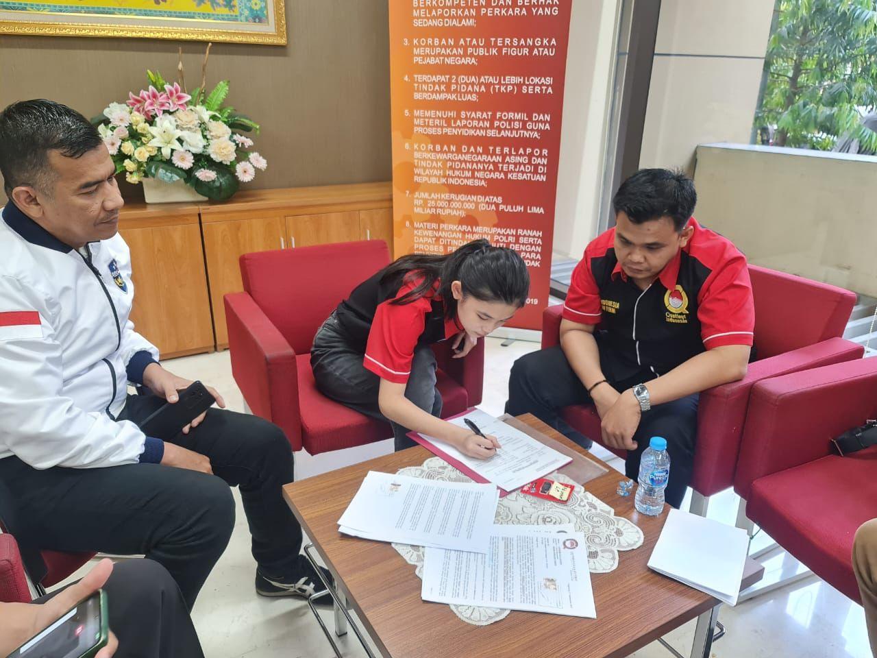 Bertemu Kabareskrim, Kate Victoria Lim Resmi Polisikan Hotman Paris