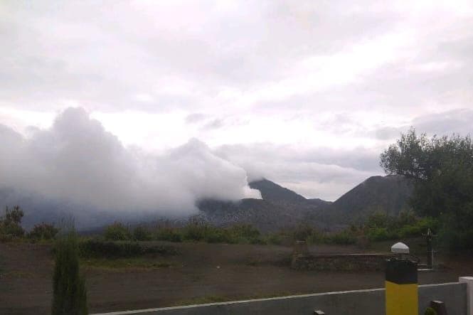 Waspada! Kawah Gunung Bromo Alami Peningkatan Aktivitas hingga Muncul Api