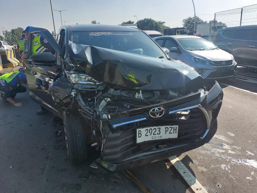 5 Mobil Terlibat Kecelakaan Beruntun di Tol Jatinegara, 2 Orang Terluka