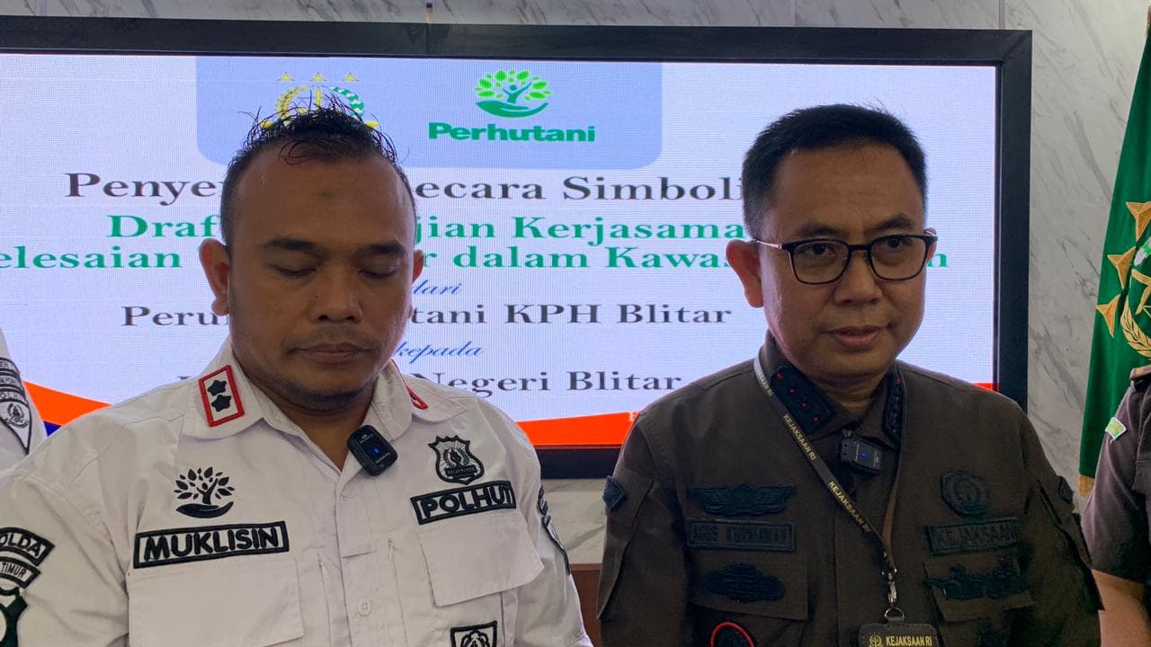 Jaga Kelestarian Hutan dan Tertibkan Penggarap Liar, Kejaksaan Bersama KPH Blitar Jalin Sinergitas