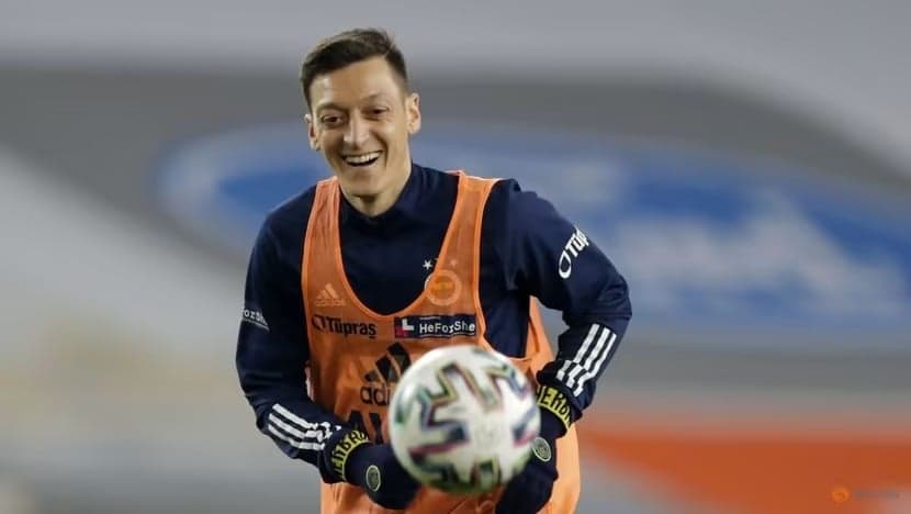 Mesut Ozil Putuskan Pensiun dari Sepak Bola!