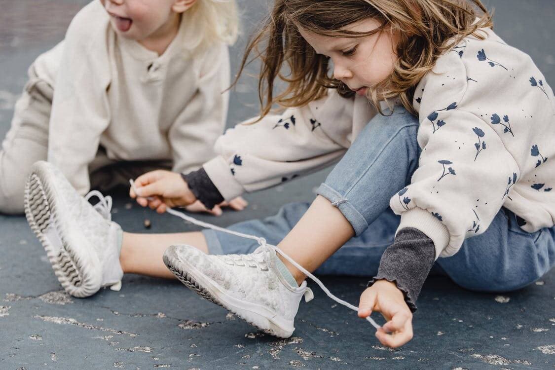 Mewarisi Sepatu Orang Lain Tidak Dianjurkan untuk Anak-anak, Kenapa?