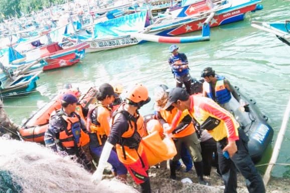 Tim SAR Temukan Jasad Seorang Pelajar yang Terseret Ombak di Garut