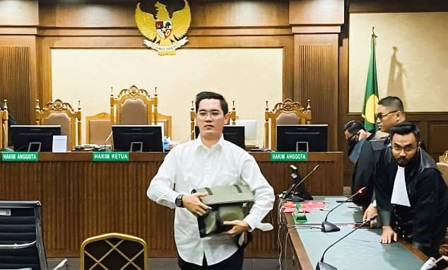 Dituntut 11 Tahun 5 Bulan Penjara, Dadan Tri Ngamuk-ngamuk, Sang Istri Teriak "KPK Jahat"