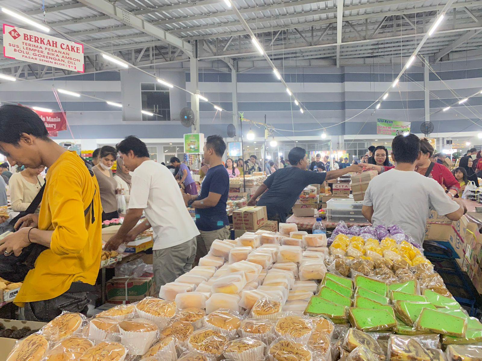 Pedagang Pasar Kue Subuh Senen Kantongi Omzet Belasan Juta per Malam
