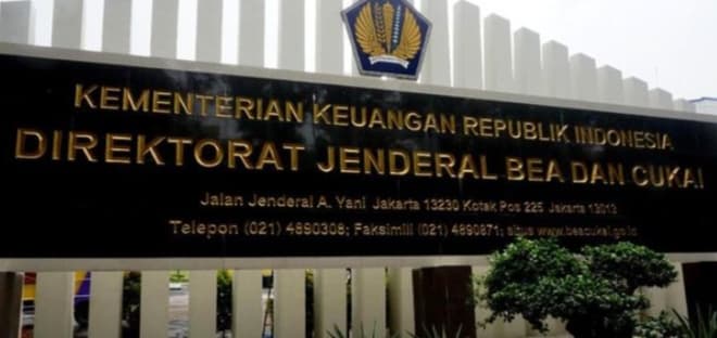 Tak Mau Kalah dengan Pejabat Pajak, Pejabat Bea Cukai Ini Pamer Moge hingga Pesawat