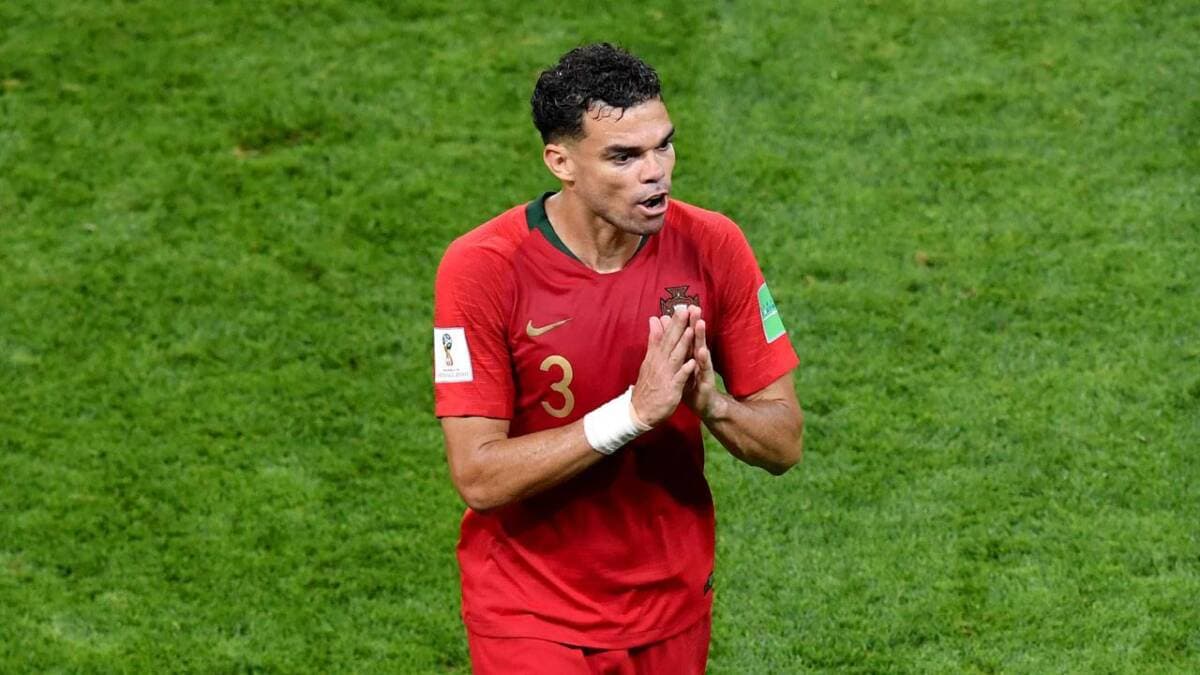 Pepe Absen dari Kualifikasi Piala Dunia Portugal Karena COVID