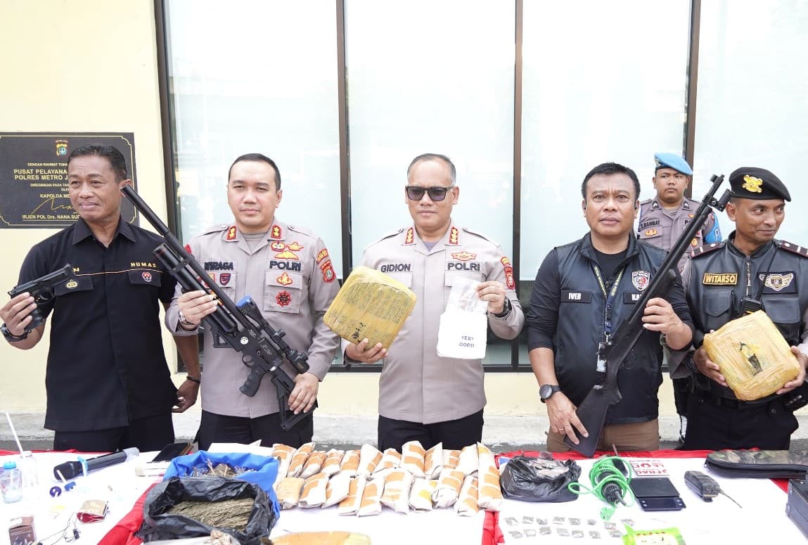 Polisi Acak-acak Kampung Bahari, 34 Orang Diamankan