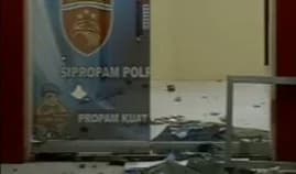 Pasca Penganiayaan Anggota TNI, Markas Polres Jeneponto Diserang OTK, Satu Anggota Polisi Terluka