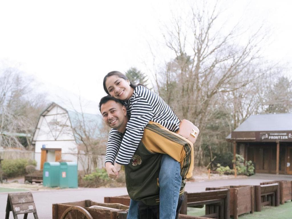 Heboh, Raffi Ahmad Diduga Kepergok Video Call dengan Wanita Saat Liburan di Jepang