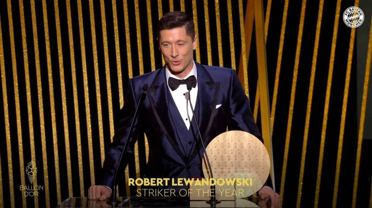 Robert Lewandowski Raih Top Scorer of The Year Award