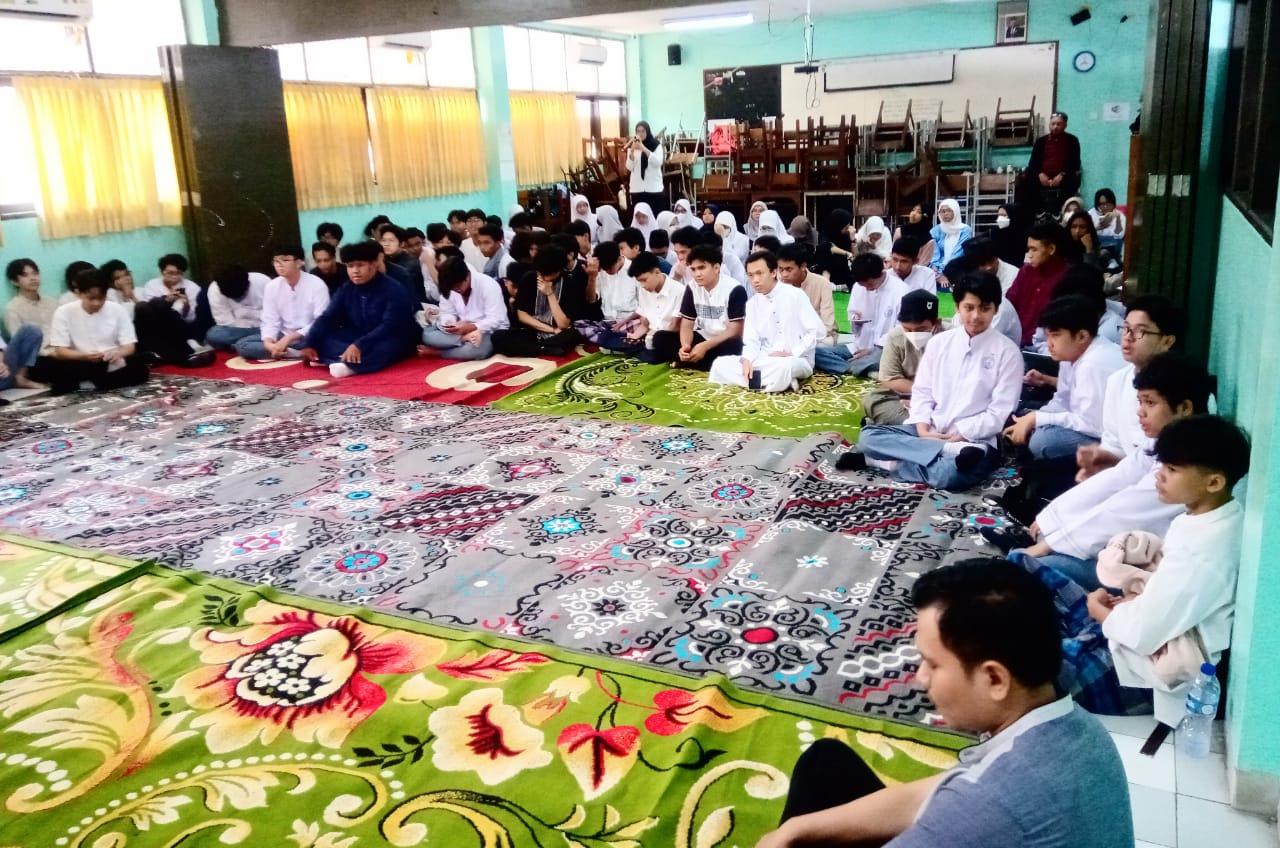 SMK Sumbangsih Rayakan Maulid Nabi, Abdul Gofar: Nabi Muhammad Lahir sebagai Rahmat