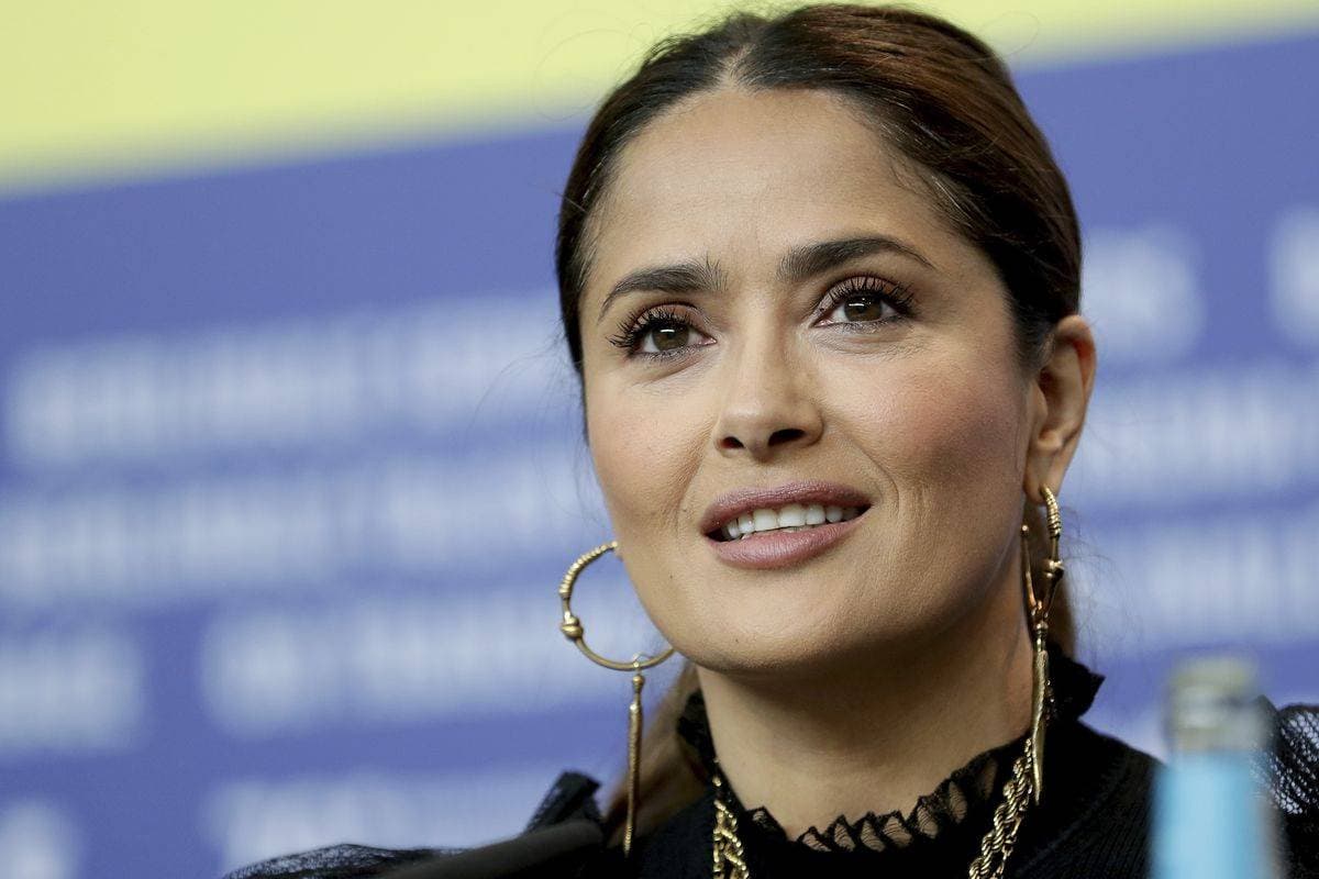 Salma Hayek Tetap Tampil Seksi di Usia 55 Tahun