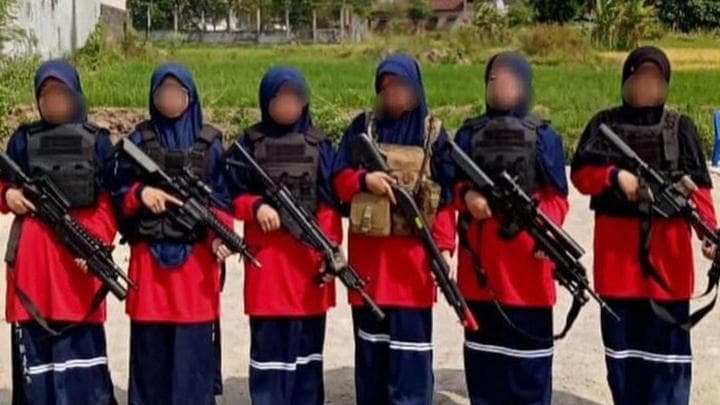 Santriwati di Magetan Bawa Senjata Laras Panjang, Polisi: Belum Ada Izin