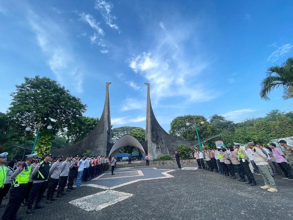 Dibalik Keramaian Ragunan, Ada Kerinduan untuk Keluarga Ditunda Demi Tugas