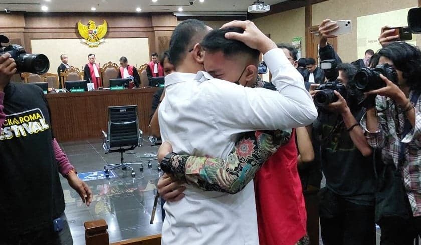 Mario Dandy dan Rafel Alun Berpelukan di Ruang Sidang