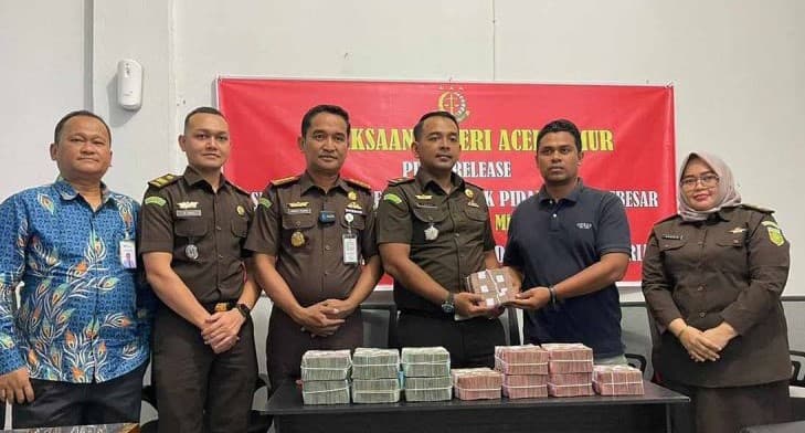 Terpidana Kasus Sabu Rp 76 Kg Serahkan Uang Denda Rp 1 Miliar ke Kejari Aceh Timur