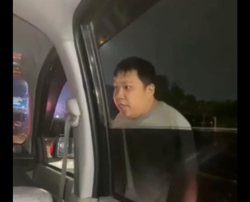 Viral Aksi Koboi Pengendara Mobil Berpelat Dinas Polri, Todongkan Pistol ke Sopir Taksi Online di Jakbar