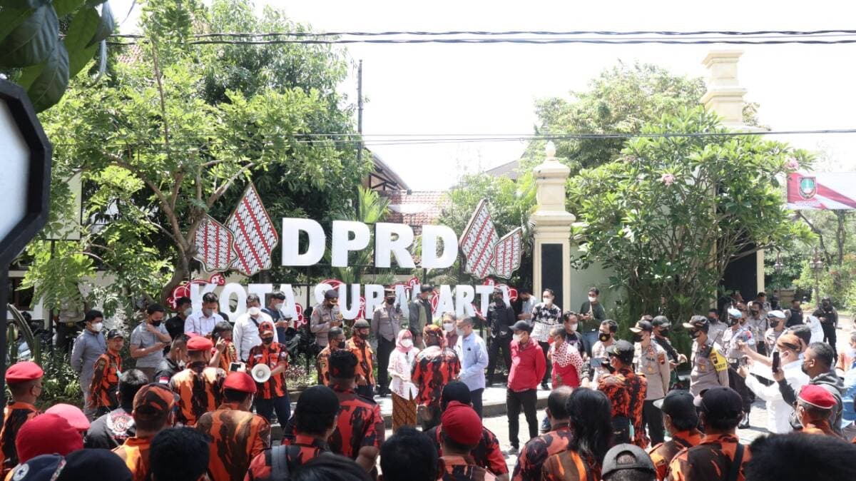 Massa PP Gerudug DPRD Solo Protes Pernyataan Junimart Ginsang