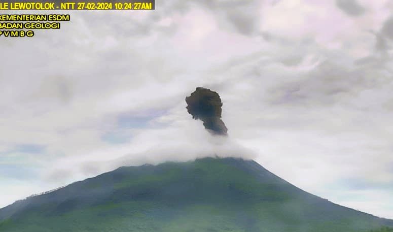 Update Gunung Ili Lewotolok NTT Muntahkan Lava 2 Kilometer