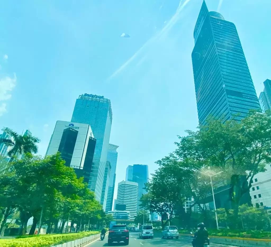 Bersihkan Langit Jakarta: Budaya Zero Emisi Karbon dengan Bertransformasi ke Trasportasi Hijau dan Energi Hijau