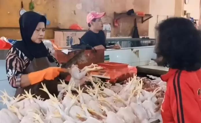 Harga Ayam Potong di Pasar Ciracas Mulai Naik