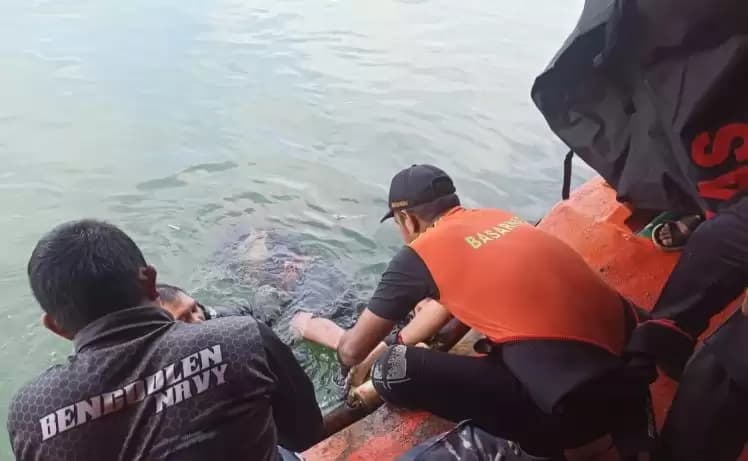 Basarnas Bengkulu Evakuasi Jasad Sutara, Pekerja Kapal yang Meninggal