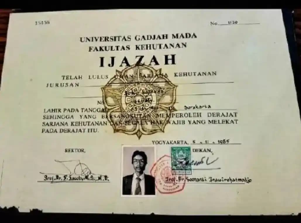 Abadikan Ijazah Jokowi di UGM, seperti Ijazah Bung Hatta di University Rotterdam