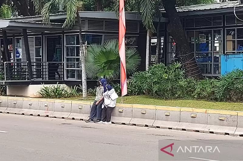 TransJakarta Alihkan Dua Rute Akibat Unjuk Rasa UMP Di Patung Kuda