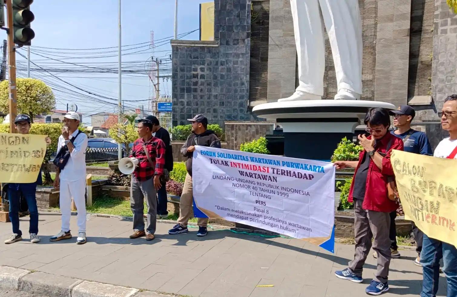 Aksi demo wartawan di Purwakarta
