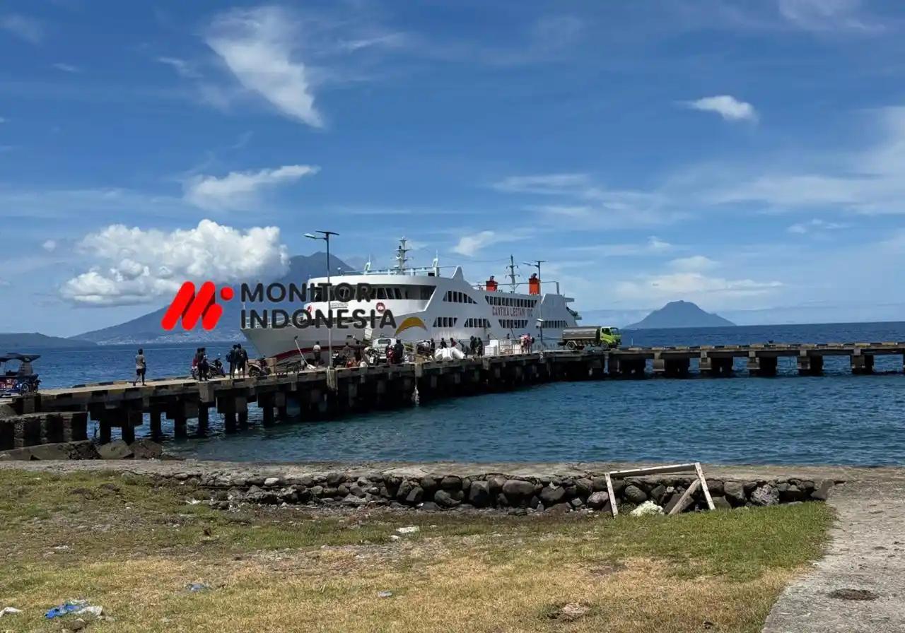 Aktivitas di Pelabuhan Darko Sofifi