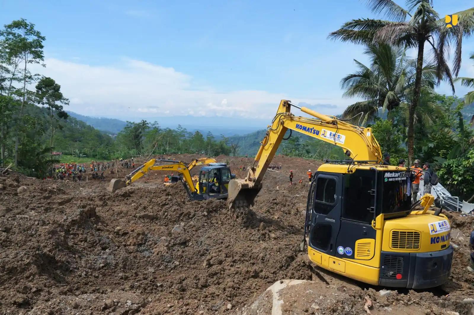 Alat berat PU di Banjarnegera