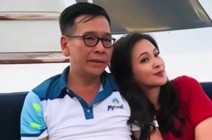 Almarhum mendiang Benny Laos  bersama Istri