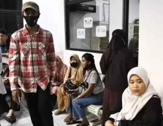 Anggota keluarga korban kecelakaan