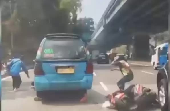 Angkot Tabrak Ojol