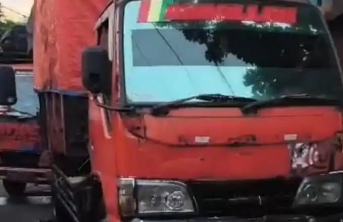 Antrian Truck Sampah di TPA Sumur Batu, Bantargebang, Kota Bekasi