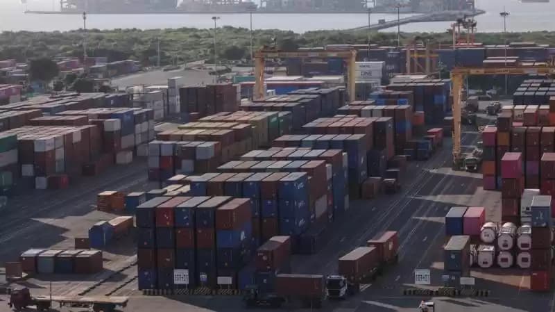 Apa Masalah di Balik Tertahannya Ribuan Kontainer di Pelabuhan